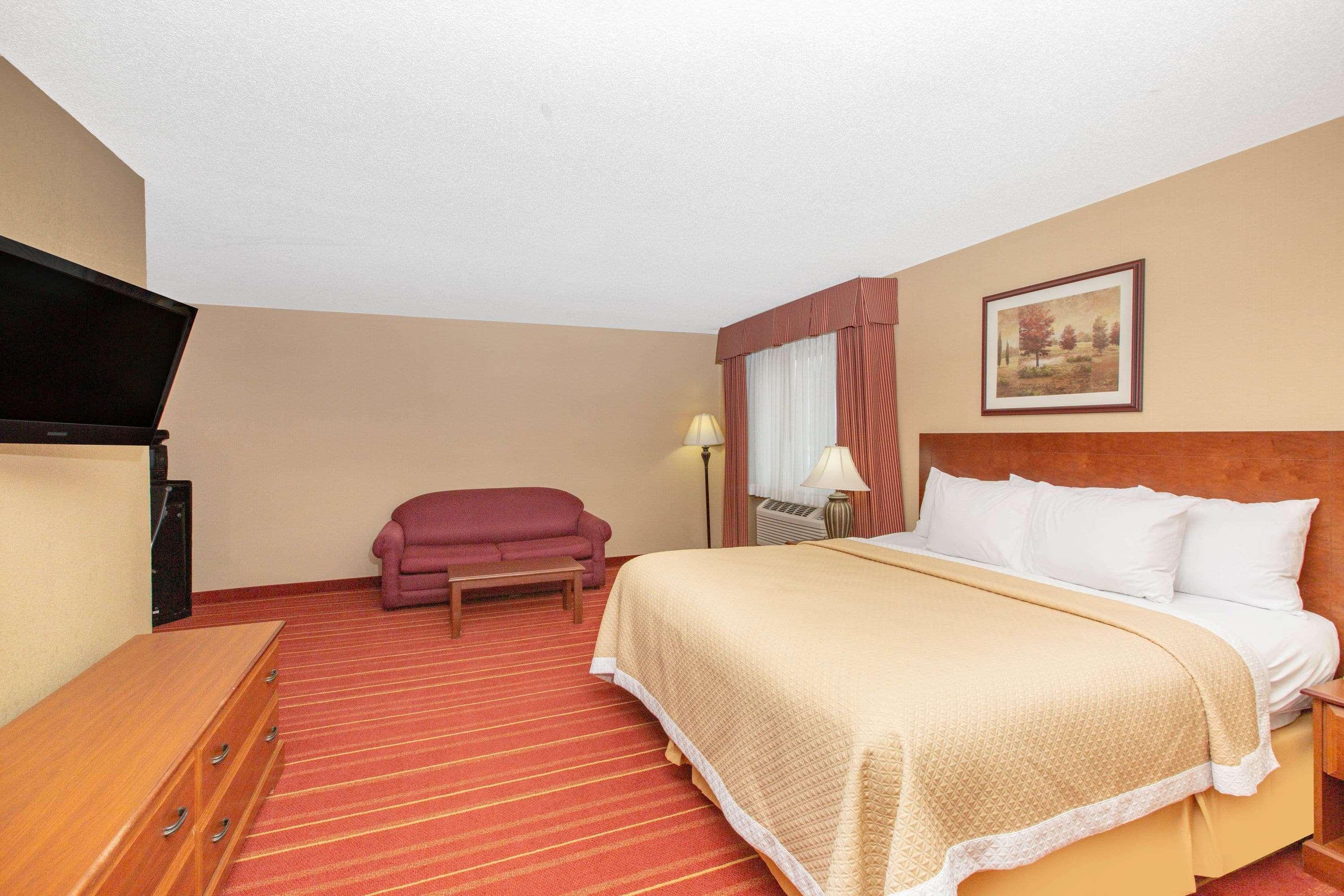 Days Inn By Wyndham Salina I-70 Bagian luar foto