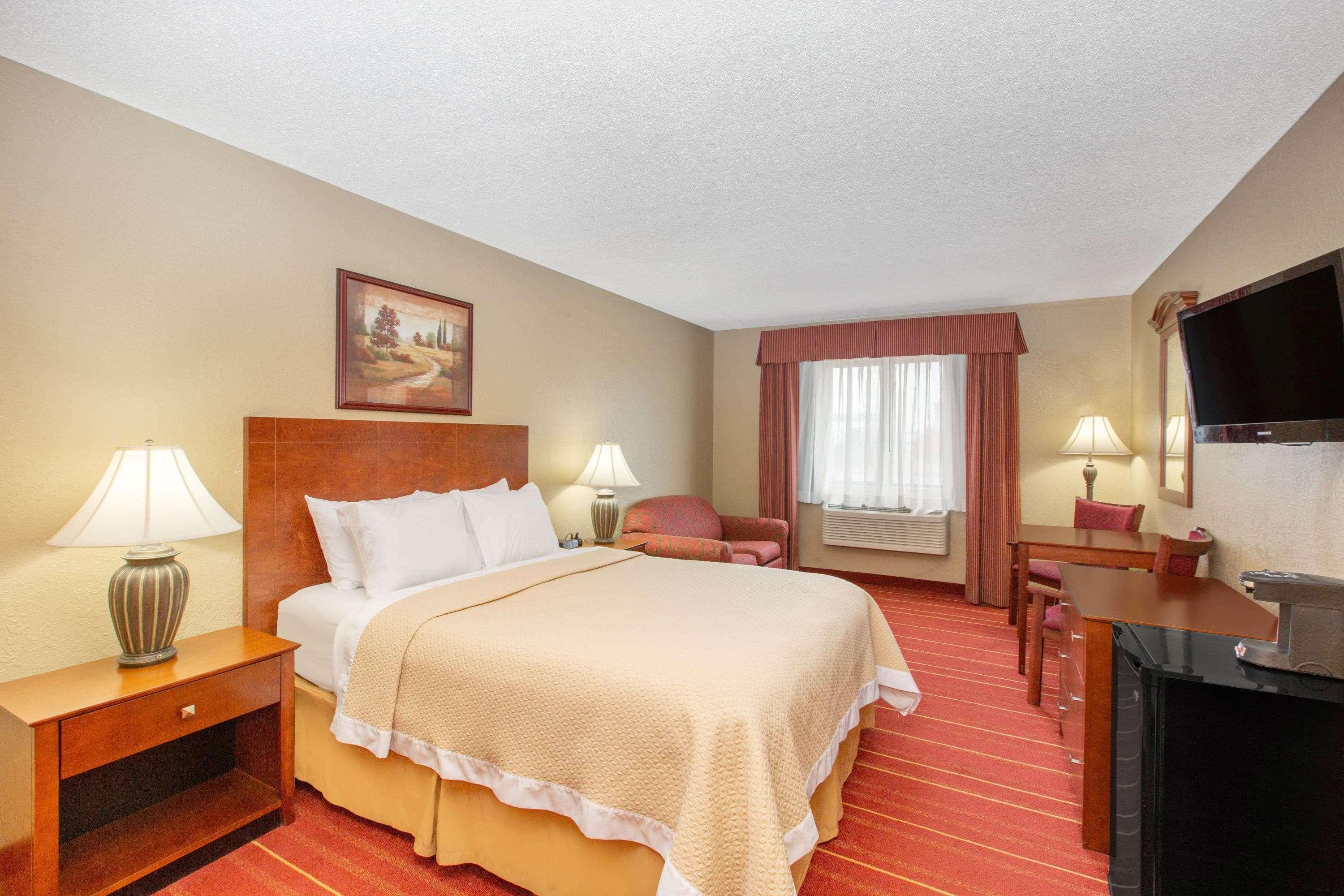 Days Inn By Wyndham Salina I-70 Bagian luar foto