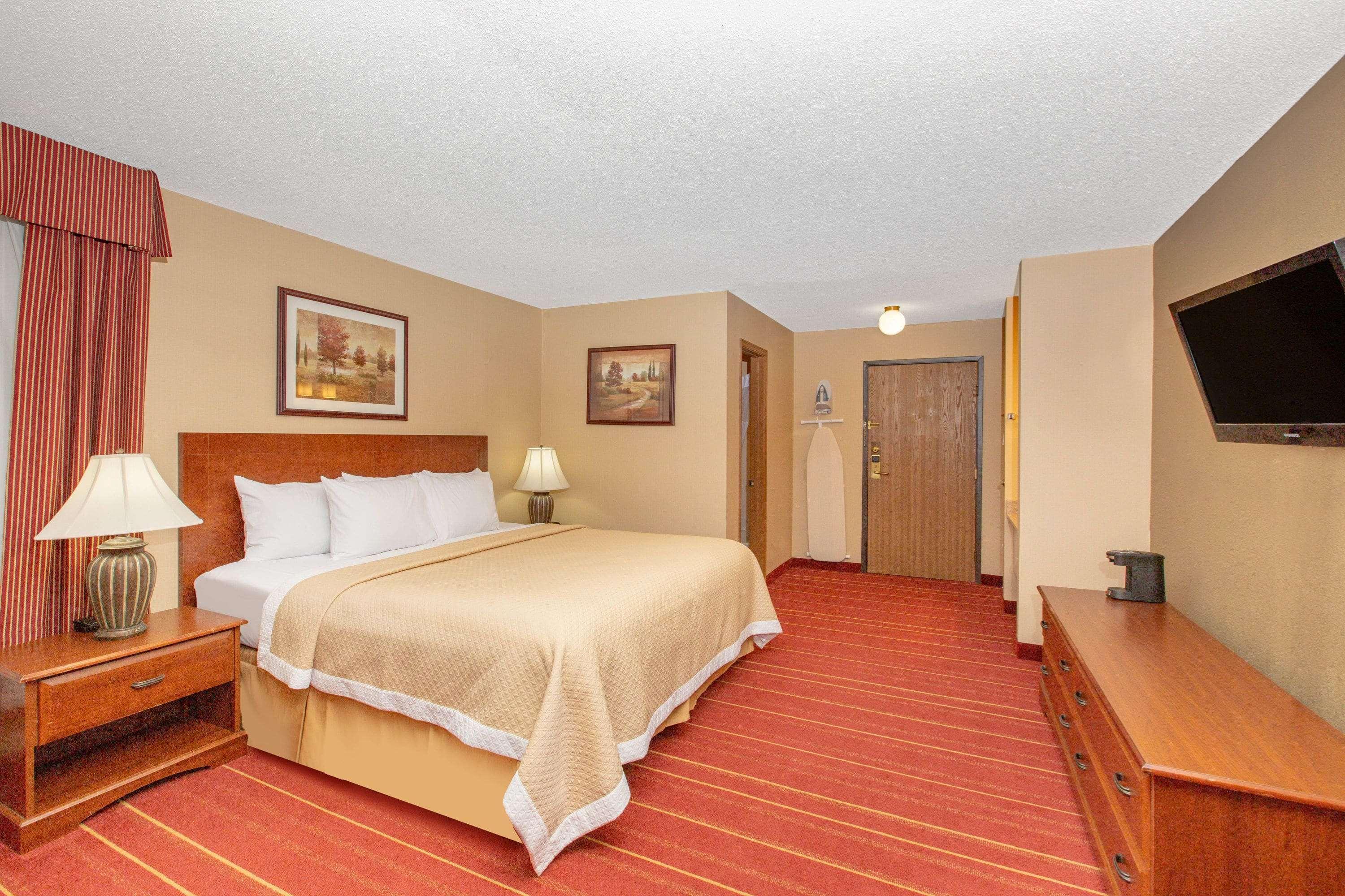 Days Inn By Wyndham Salina I-70 Bagian luar foto