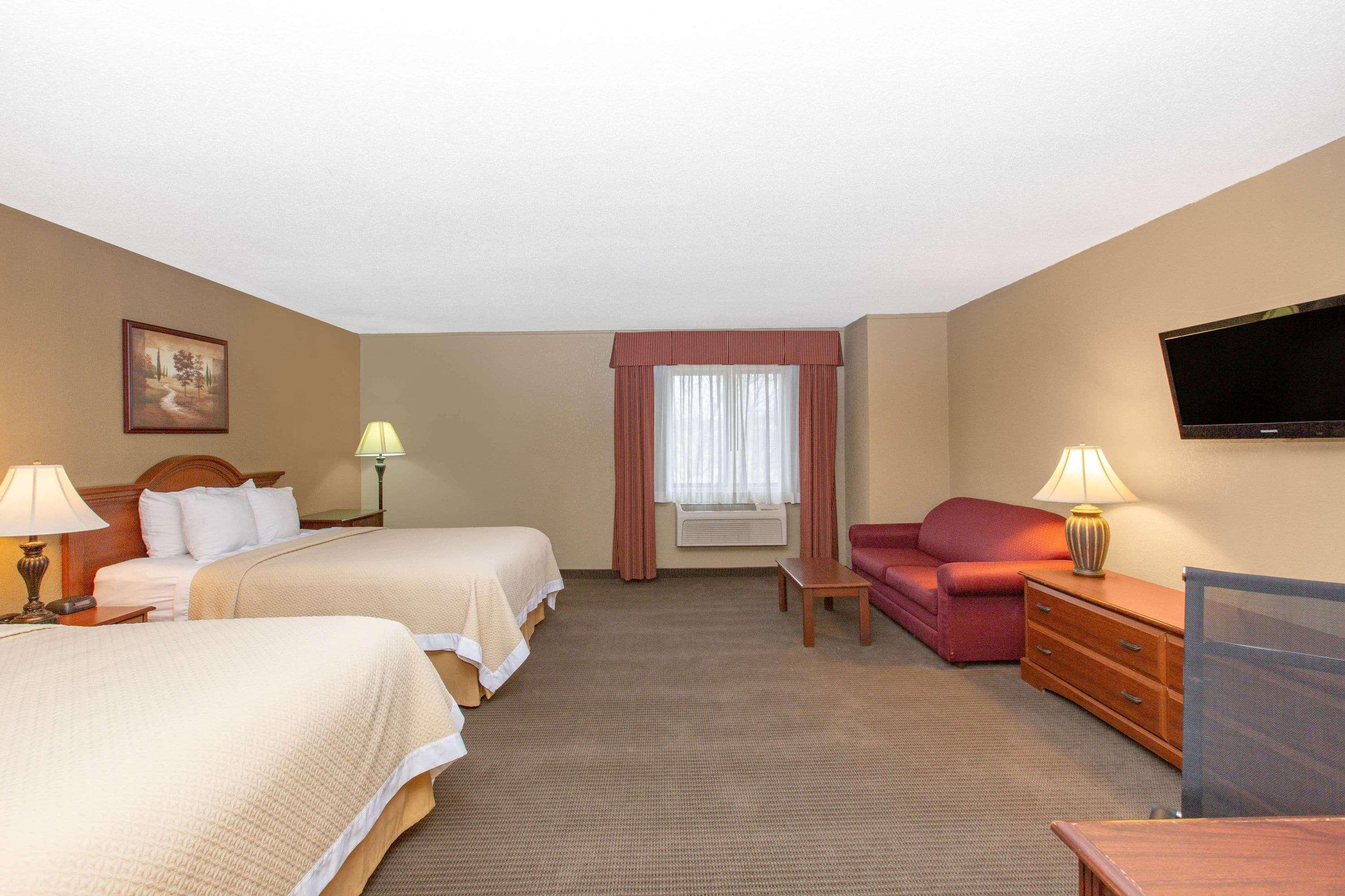 Days Inn By Wyndham Salina I-70 Bagian luar foto