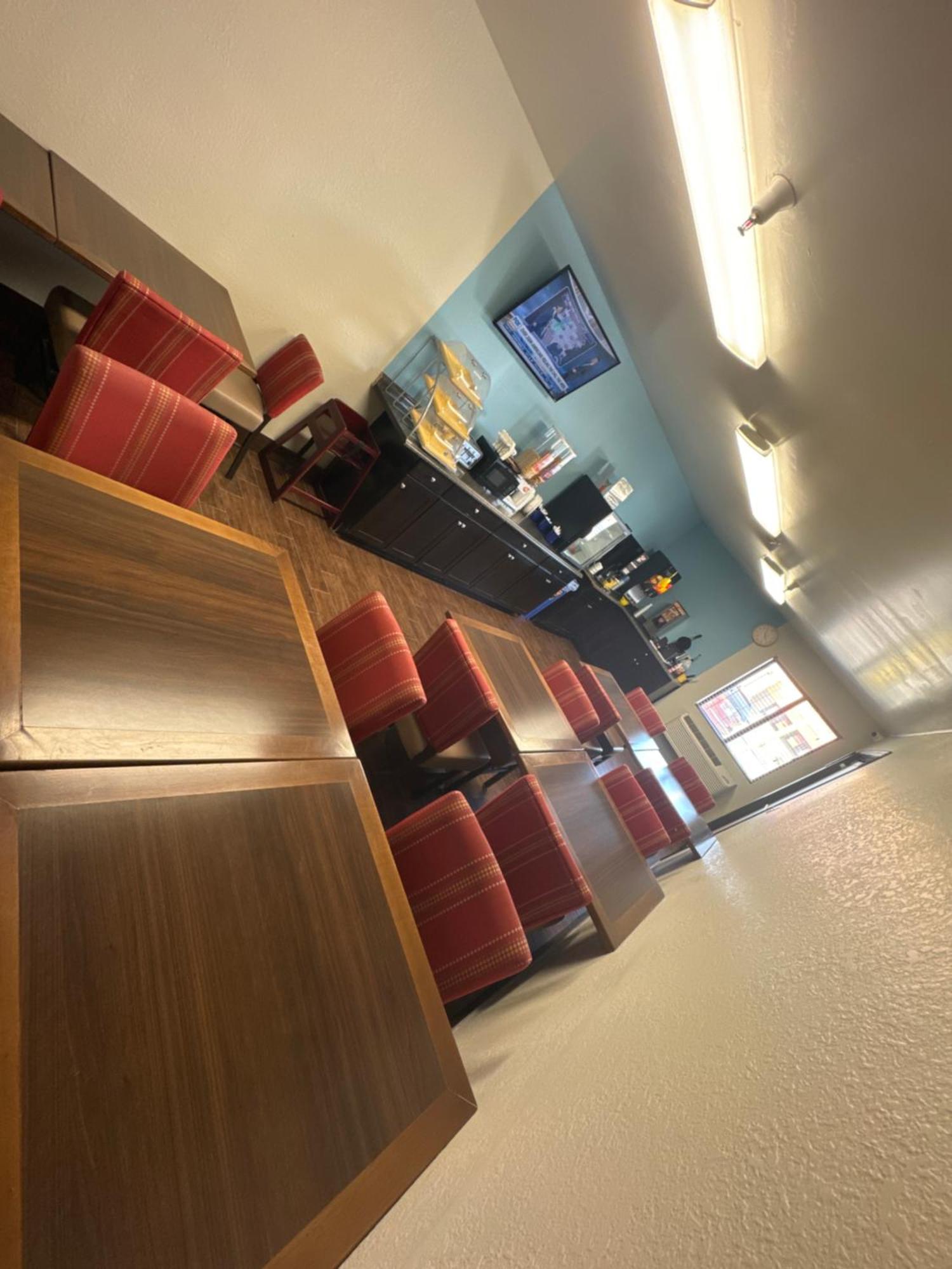 Days Inn By Wyndham Salina I-70 Bagian luar foto