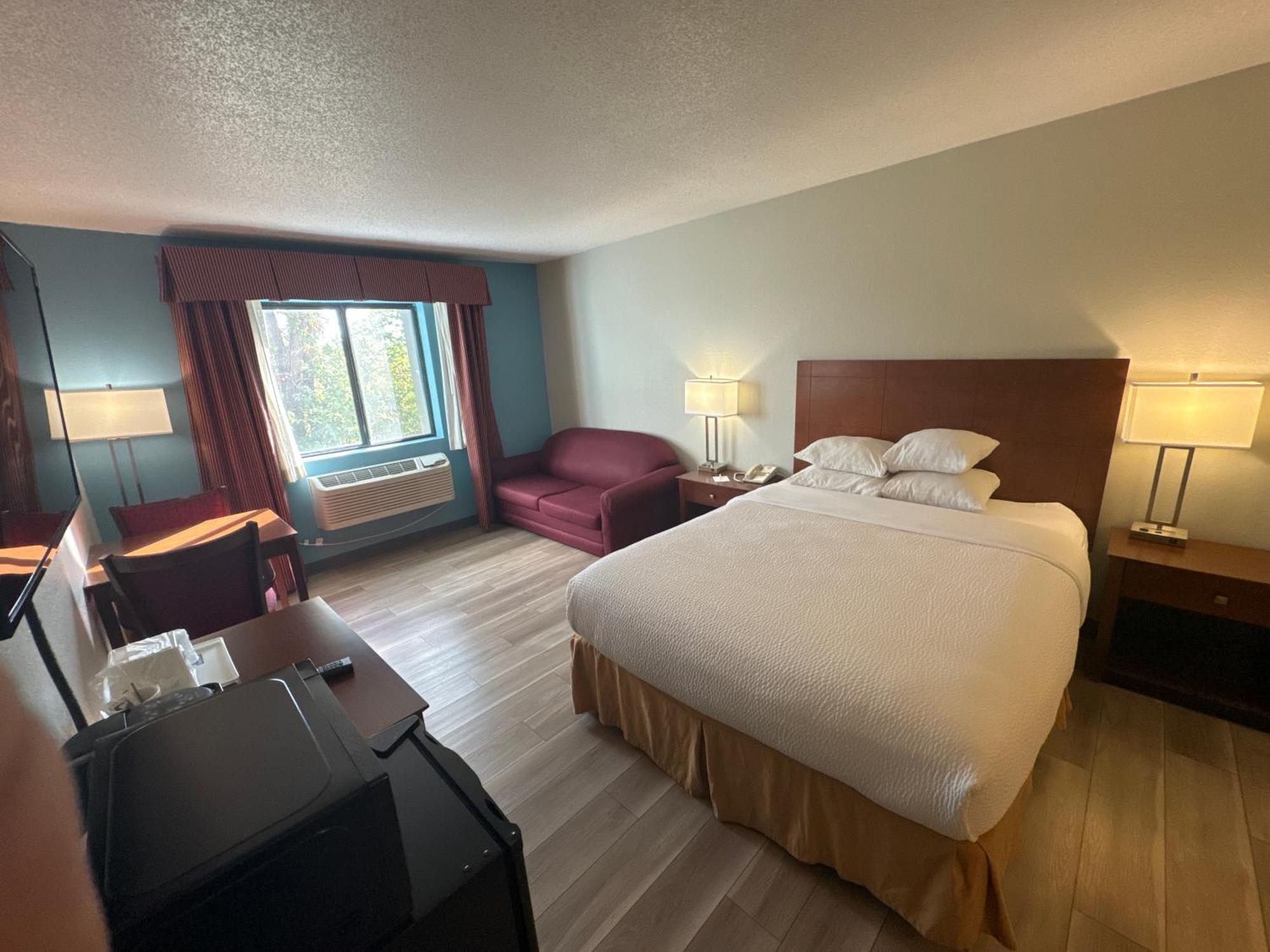 Days Inn By Wyndham Salina I-70 Bagian luar foto