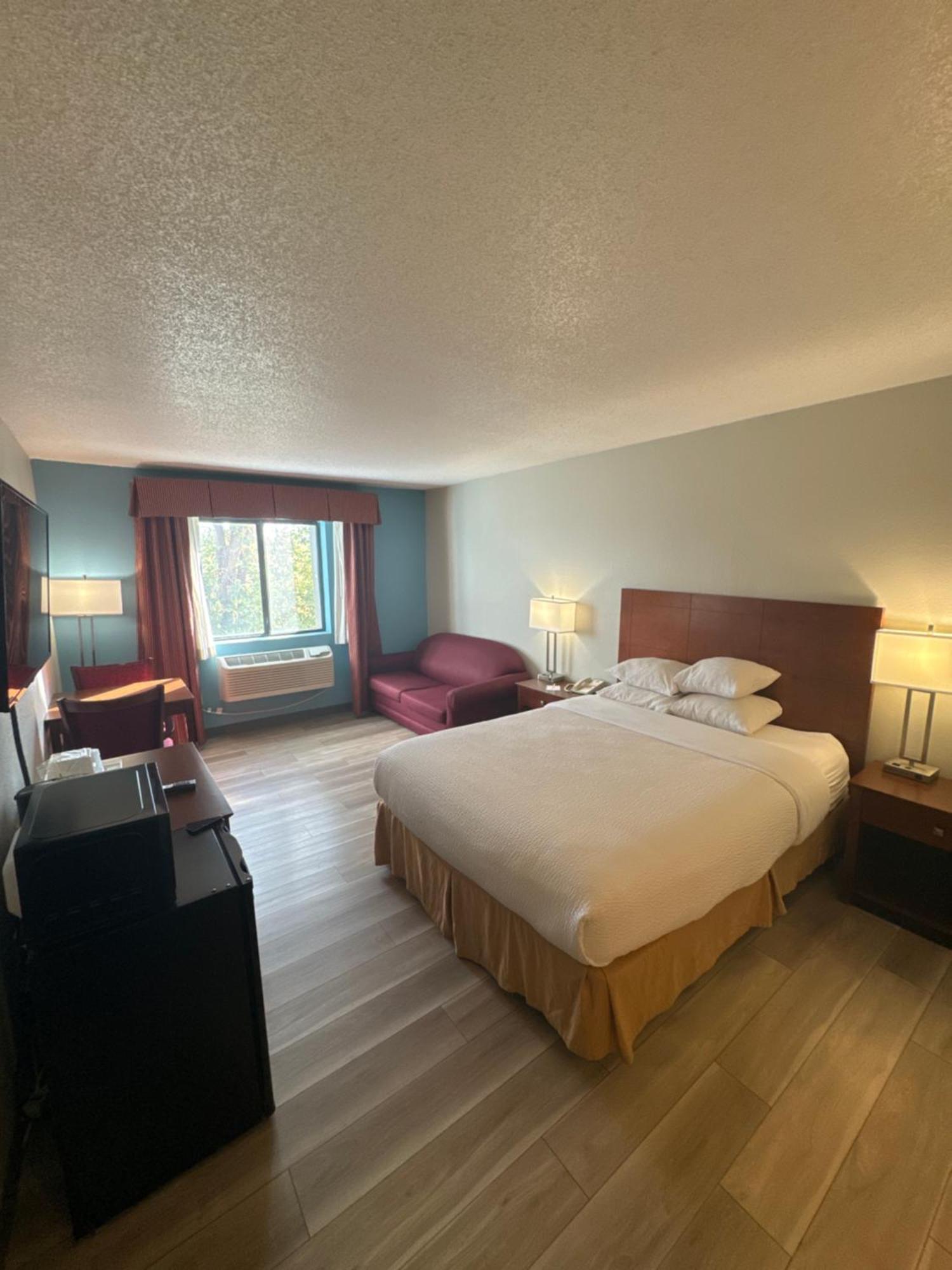 Days Inn By Wyndham Salina I-70 Bagian luar foto