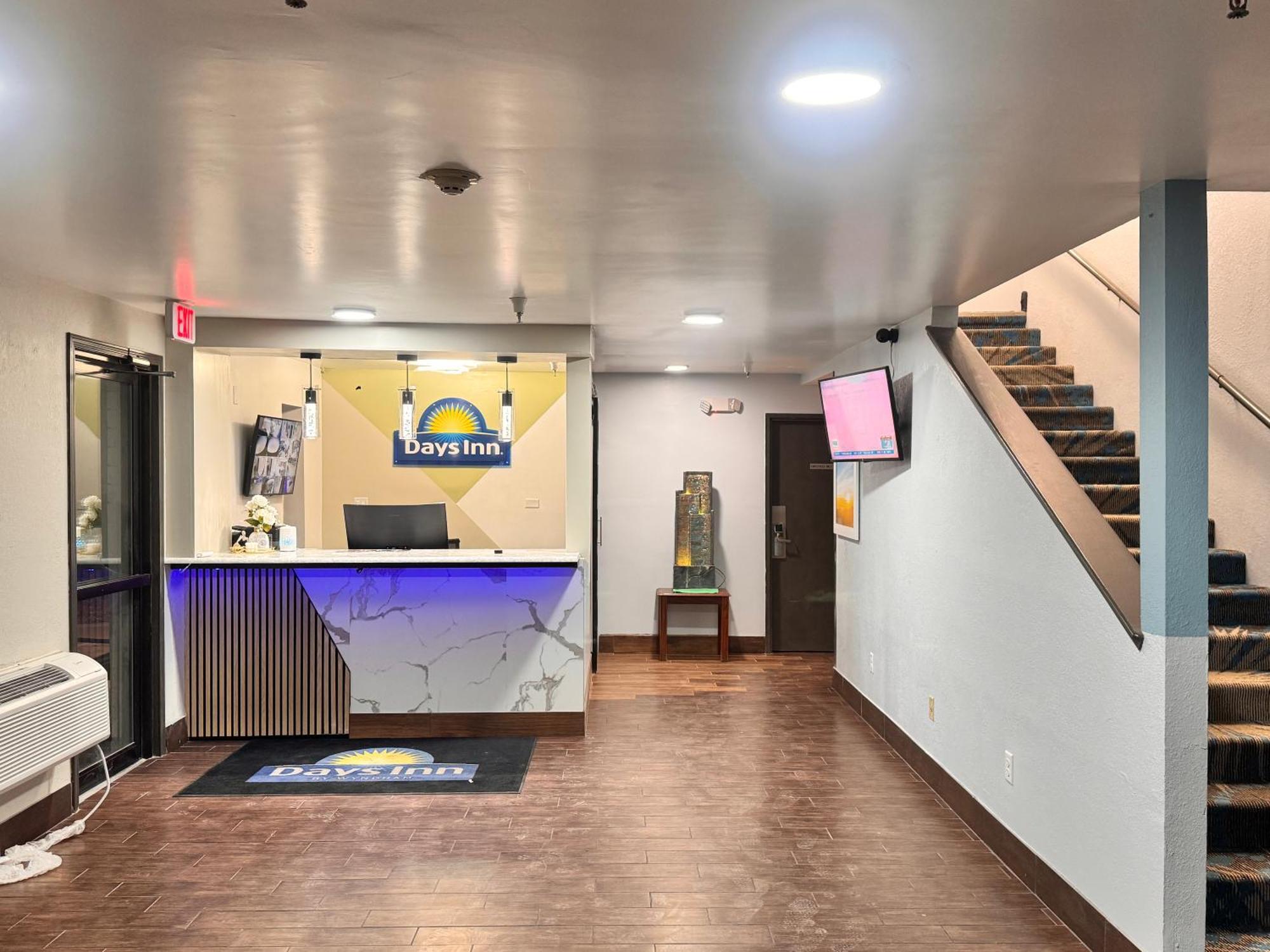 Days Inn By Wyndham Salina I-70 Bagian luar foto