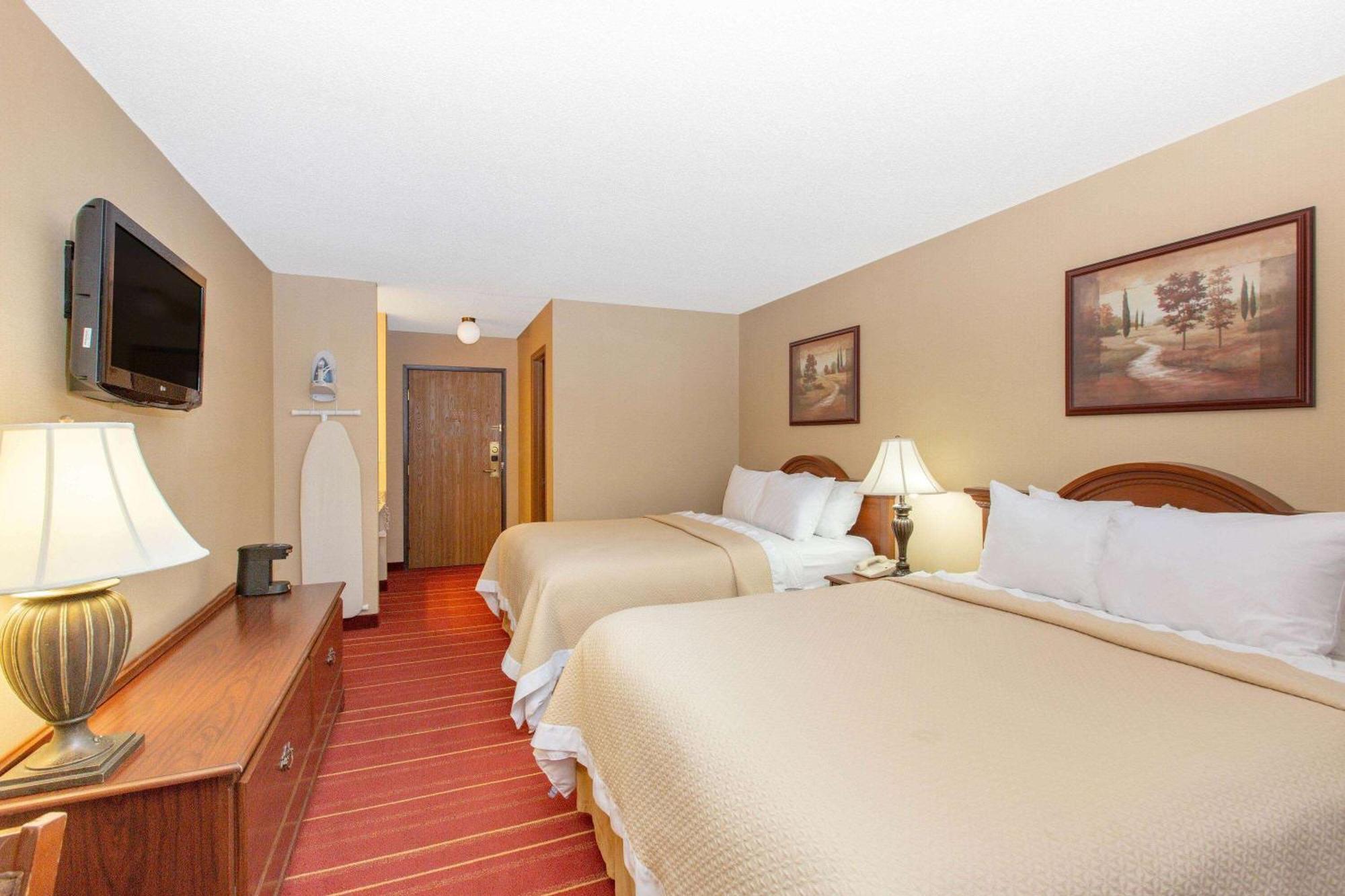 Days Inn By Wyndham Salina I-70 Bagian luar foto