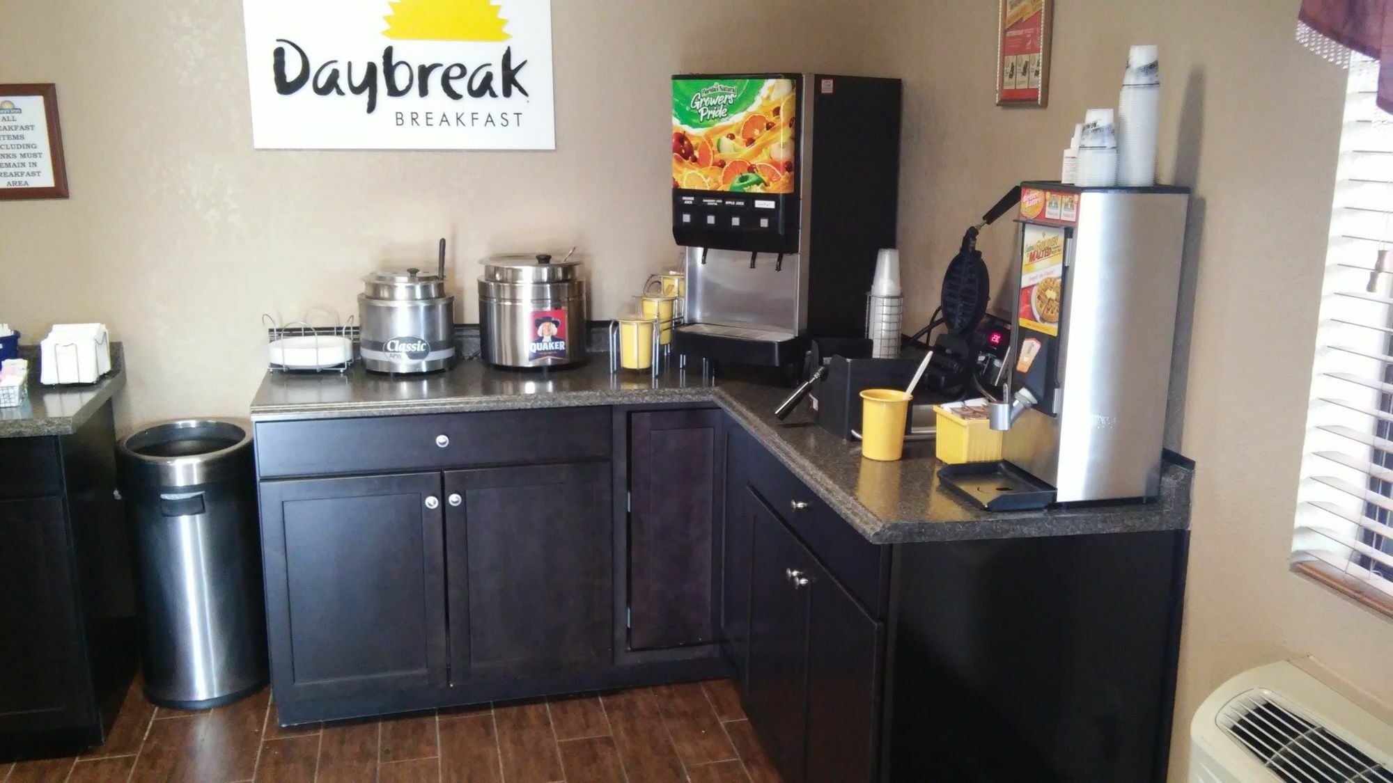 Days Inn By Wyndham Salina I-70 Bagian luar foto